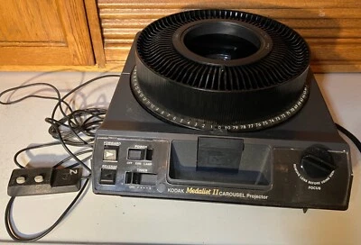 Kodak Medalist 2 Slide Projector- Power Cord-1 Slide Carousel, New Bulb & Remote - Image 1 of 3
