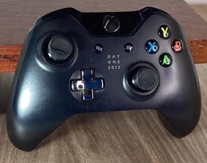 Microsoft Xbox One Black Wireless Controller Model 1537 Used - Picture 1 of 4