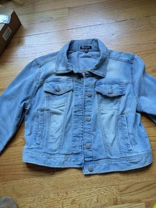 Versona Damen Jeansjacke hellblau Denim Distressed Größe M  - Bild 1 von 8
