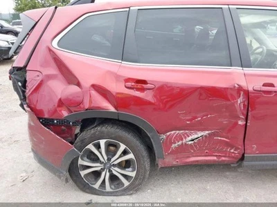 Used Rear Center Spoiler fits: 2020 Subaru Forester w/o sport package w/o off ro Foto 1 de 4