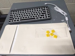 Wombat Coleus Pro Low Profile Mechanical Keyboard w/ Case + Emoji Keys - Picture 1 of 7
