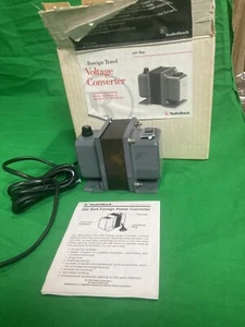 RADIOSHACK FOREIGN TRAVEL VOLTAGE CONVERTER 273-1415 200 WATT NEW - Picture 1 of 3