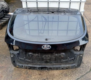 HYUNDAI I40 ESTADO BOTA TRASERA TAPA NEGRA 2011-2015 - Imagen 1 de 2