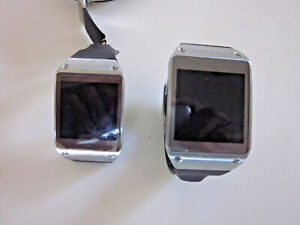 PAIR OF SAMSUNG SM-V700 GALAXY GEAR SMART WATCHES -1 FOR PARTS 1 UNKNOWN