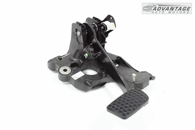 Chevrolet Trax 2024 pedal de parada de freno de estacionamiento de estacionamiento y soporte y pastilla OEM Foto 1 de 4