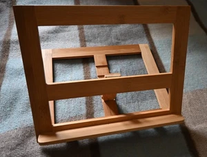 Buchständer Holz - perfekt fürs Tablet (1) - Bild 1 von 3