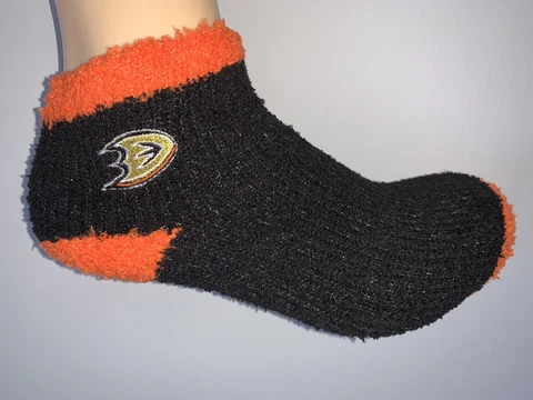 ANAHEIM DUCKS NHL HOCKEY JERSEY LOGO WOMENS BLACK ANKLE FUZZY SOCKS Cover
