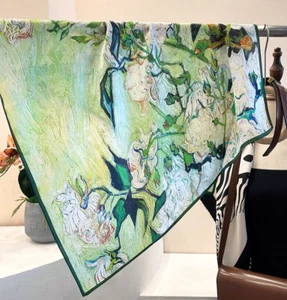 26 Zoll x 26 Zoll weiße Rosen Druck reine Maulbeersatin Seide 12 Monate Schal 65 x 65 cm - Bild 1 von 10