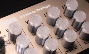 KORG, MOOG, AKAI & Behringer compatible - 6 knobs/sleeves - 1 or 2 colors - Picture 1 of 9