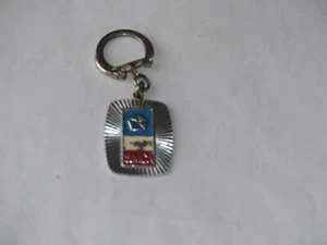 PORTE CLÉ MÉTAL CHROME ET PEINT VOITURES SIMCA SUCCURSALES DE VERSAILLES - Picture 1 of 2