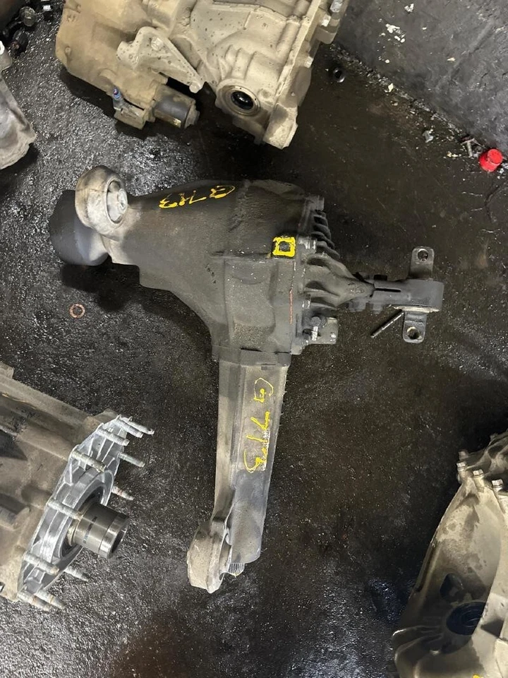 2005-2010 Jeep Grand Cherokee Front  Differential Carrier 8 cylinder OEM - Image 1 of 1