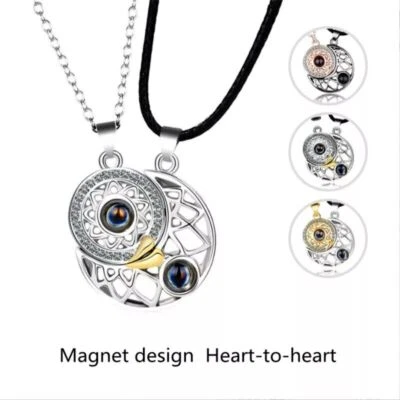 2x Collana Ciondolo MAGNETICI Sole Luna Proiezione 100 Lingua TI AMO Fidanzati - Immagine 1 di 4
