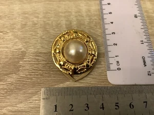 ANELLO SCIARPA PERLE TONO ORO RETRÒ VINTAGE SPILLA CLIP periodo dramma TV film prop - Foto 1 di 6