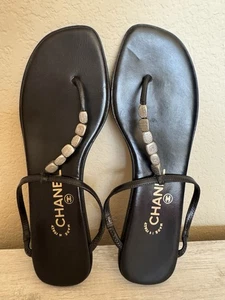 Chanel sandals pre-owned GREAT condition made in Italy size 40 - Picture 1 of 8