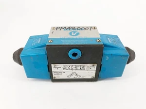 New Vickers DG4S4-016C-B-60-S324 Directional Valve 110/120V 02-119634 - No Box - Picture 1 of 7