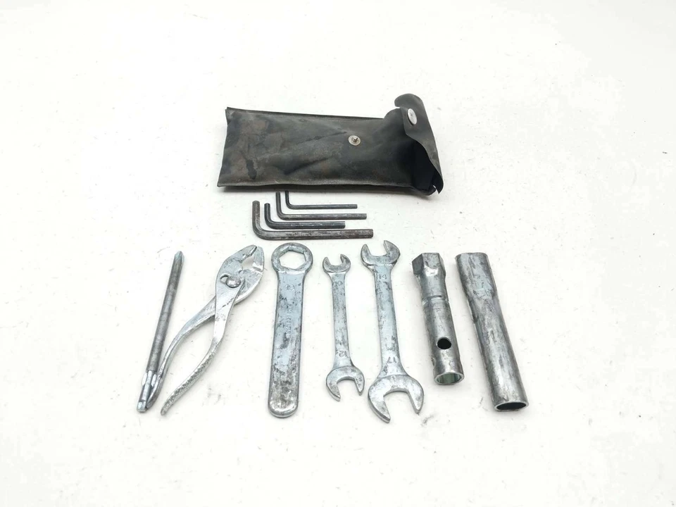 01 Kit de herramientas Suzuki GZ 250 Foto 1 de 4