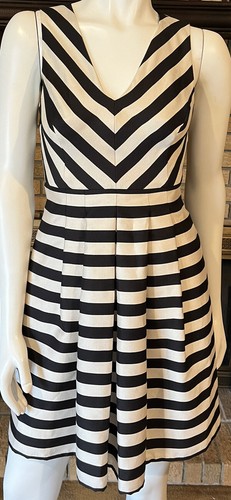 OFF WHITE Mini abito a righe Banana Republic bianco sporco e nero nuovo con etichetta $140 taglia 0 Petite