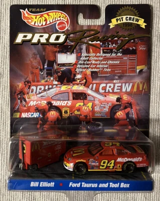 Литая модель Hot Wheels Nascar Pro Racing 1998 Bill Elliott McDonald's Pit Crew масштаб 1:64 - Изображение 1 из 2