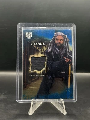 2018 Topps The Walking Dead Road To Alexandria Khary Payton As Ezekiel Relic /50 - Image 1 of 2