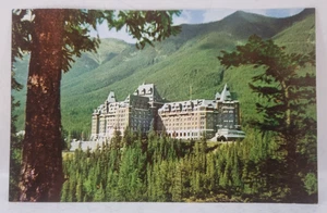 1960's Vintage Postcard   BANFF SPRINGS HOTEL  Sulphur Mtn.  Canadian Rockies - Bild 1 von 2