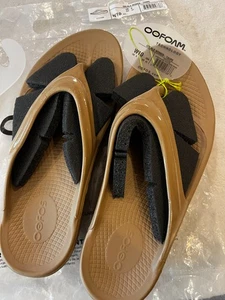 OOFOS Mujer Oolala Sandalia Oofoam Taupe Chanclas Talla 10 TOTALMENTE NUEVA en Bolso - Imagen 1 de 14