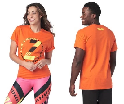 Zumba Stylin' 男女通用 T 恤 - 橘色橙色 - 尺寸 M/L ~ 全新! 免费送货! — 第 1/2 张图片