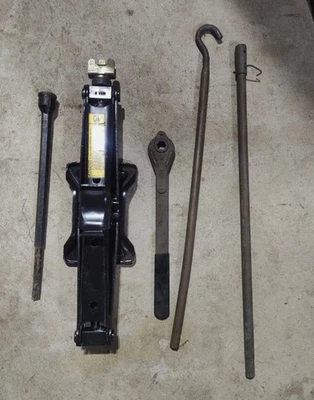 88-98 OBS Chevy Silverado GMC Sierra Scissor Jack Excellent Shape OEM - Image 1 of 2