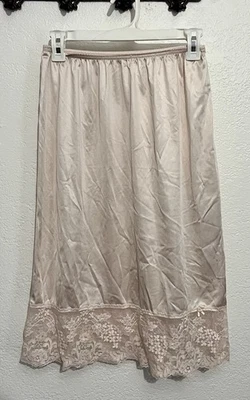 复古尼龙 Antron 半滑粉色花边装饰内衣 M 码中裙开衩 — 第 1/4 张图片