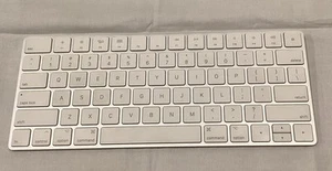 Apple Magic Keyboard-US A1644 White & Silver - Picture 1 of 8