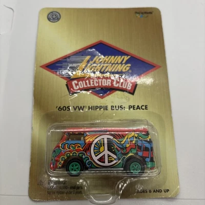 Autobús Volkswagen Hippie UH 2001 Johnny Lightning Collectors Club años 60 con protector  Foto 1 de 4