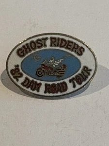 1982 VINTAGE 🇺🇸Ghost Riders Dam Road Tour Motorcycle Screwback Pin👀LQQK👀 - Picture 1 of 2