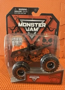 Monster Jam HALLOWEEN EARTH SHAKER PUMPKINS LIMITED EDITION 1/64 2023 - Picture 1 of 6