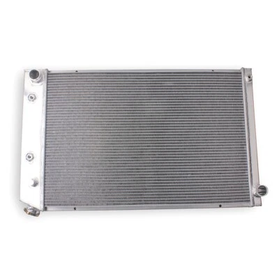 3 Row Aluminum Radiator for 1973-1987 Chevy C10 C20 C30 K10 K20 /GMC C1500 C2500 - Imagem 1 de 4