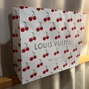 LOUIS VUITTON x TAKASHI MURAKAMI 6 STICKERS + Shopper Cherry 2025 JP - Picture 1 of 3