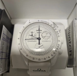 Reloj Swatch x Omega x Snoopy Biocerámico Lunar Misión a la Fase Lunar SO33W700 - Imagen 1 de 5