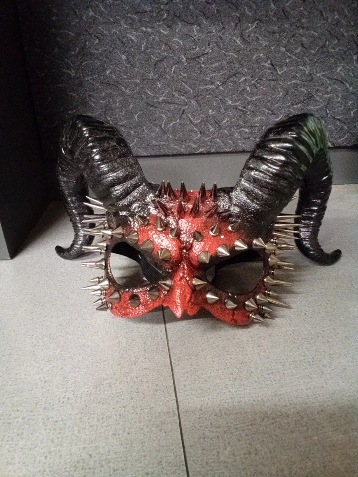 Men's RED Demon DEVIL Half Face Cosplay Halloween Costume Mask horns with spike - Image 1 of 1