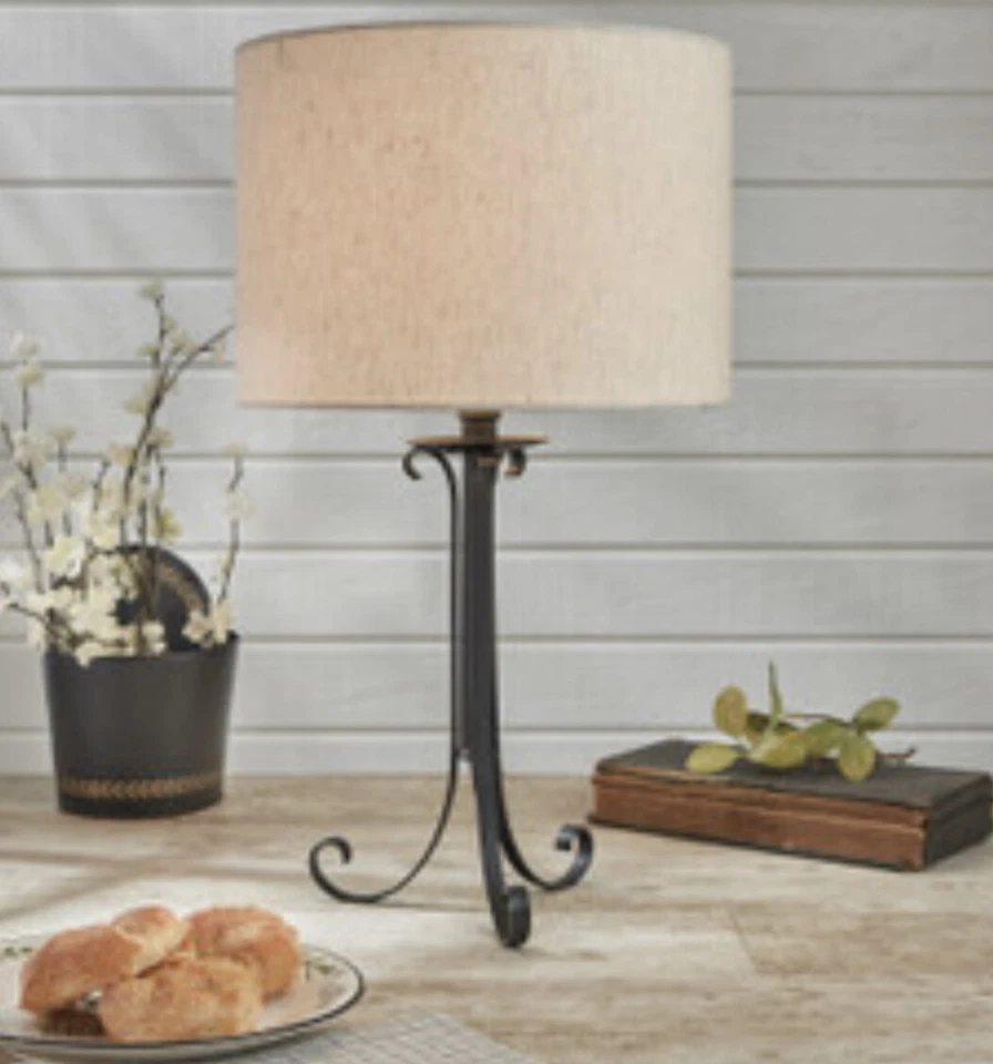 Lámpara de desplazamiento de hierro con pantalla de Park Designs Foto 1 de 3