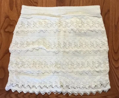 FALDA AMERICAN EAGLE ENCAJE CROCHET CREMA TALLA 4 Foto 1 de 2
