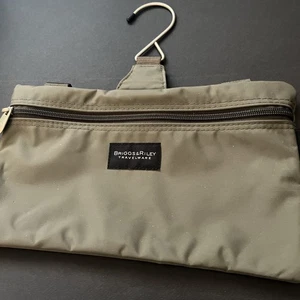 Briggs & Riley Travelware Green Nylon Compact Toiletry Bag With Hanger - Picture 1 of 9