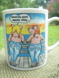 Taza de colección 1980 Larry Smith Cerdo en Diseñador Jeans Pigtales Rubia Broma Taza - Imagen 1 de 2