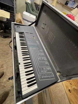 Muestreador E-MU Emax 1 vintage de 12 bits. EXTRAS como cables, micrófonos, etc. ¡¡EXTRAS GRATIS!!! Foto 1 de 4