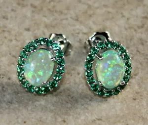 Elegantes pendientes de tachuelas ovaladas de ópalo de fuego verde plateado y peridoto verde regalo para mujer - Imagen 1 de 1