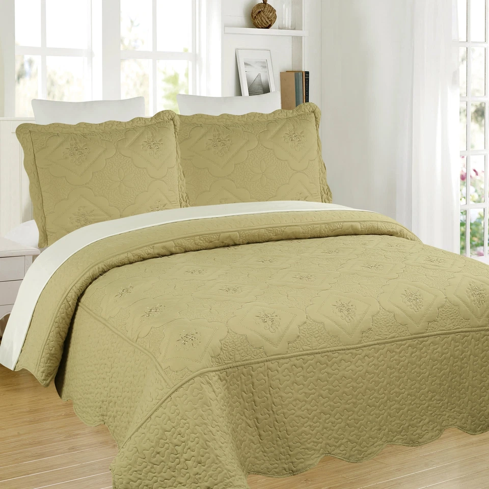 Colcha acolchada bordada floral de 3 piezas - Hermosas costuras  Foto 1 de 4