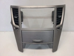 2012 Subaru Outback Center Dash Radio Bezel *Silver* - Foto 1 di 12