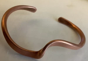 Artisan Curved Copper Cuff Bracelet Open End Design - Bild 1 von 4