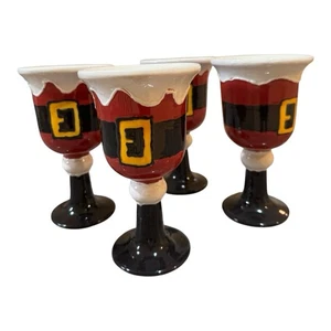 🎄 Festliche Weihnachtsmann Anzug Kelche - 4er Set Keramik Urlaub Weingläser - Bild 1 von 4