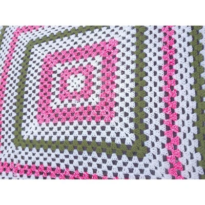 Manta geométrica cuadrada de ganchillo vintage con flecos  Foto 1 de 4