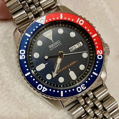 Reloj de buceo automático Seiko SKX009 en pulsera Jubilee OEM - SKX009K2 Foto 1 de 4