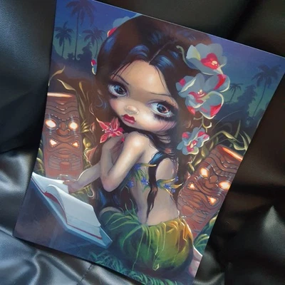 Impresión artística hawaiana Menehune Tiki Jasmine Becket-Griffith Amara y el libro  Foto 1 de 4