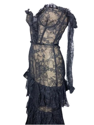 40 Vestido de Noche Giambattista Valli Illusion Encaje Hombro Frío en Niveles Bruja Foto 1 de 4